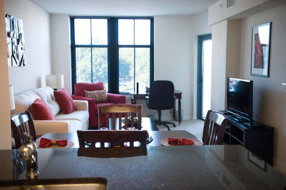 Crystal Quarters Furnished Apartments At The Gramercy Арлингтон Экстерьер фото